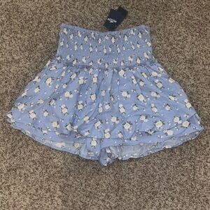 Flowy lavende Floral Skort. High waisted scrunch at the top and floral print.